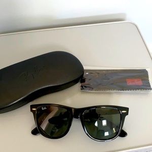 Classic black Ray-Ban Wayfarer Sunglasses